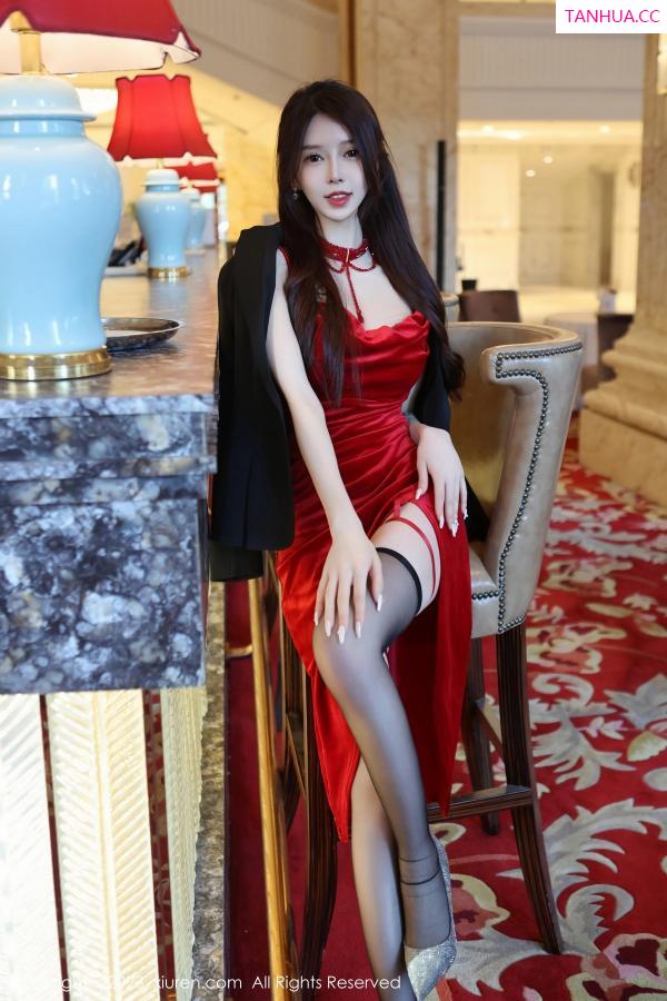 吴玉 玉兔miki [XiuRen]高清写真图 2023.03.23 No.6460 玉兔miki 黑色美腿第3张图片